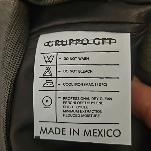 Louis Feraud  two Button Blazer Size 44 - Picture 6 of 9